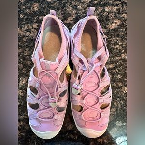 Girls/Kids Keens Moxie pink sandals size 6. Brand new